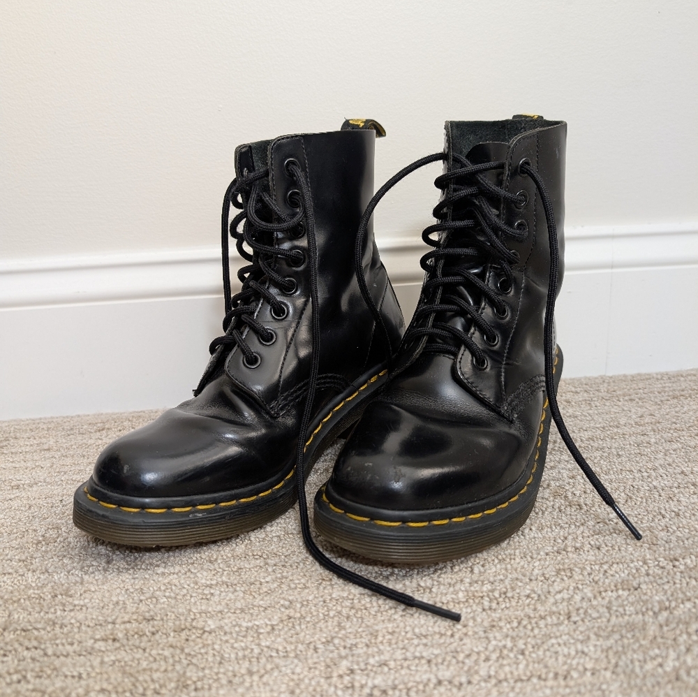 Dr. Martens Black Leather Boot Heels Size 6